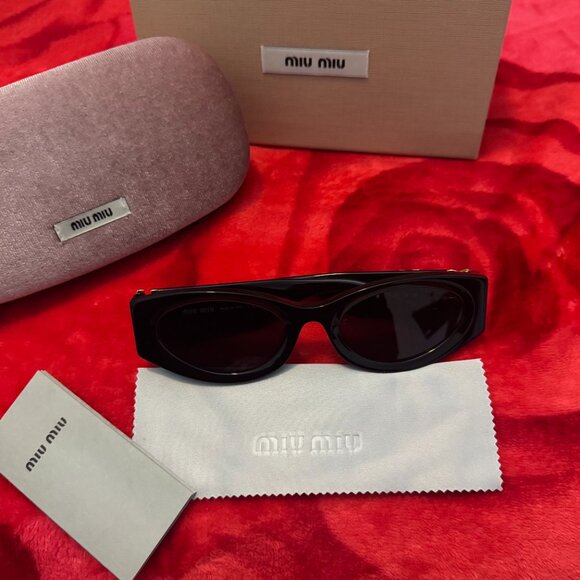Miu Miu Black Sunglasses with Gold Logo – Chic Statement Vibes main image 7